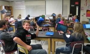 Freshmen begin working with tablets in science class