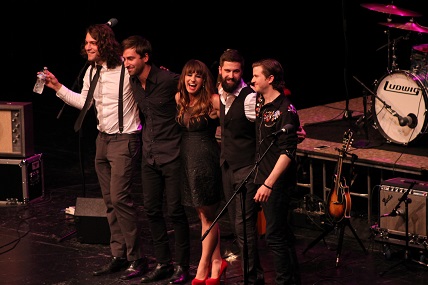 Caitlyn Smith and her band take a bow at the end of the show