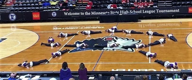 BDT performs a signature move on the floor