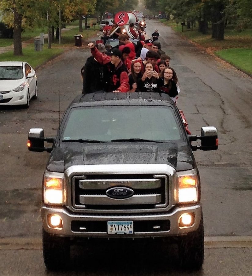 A soggy group of students lead the homecoming parade