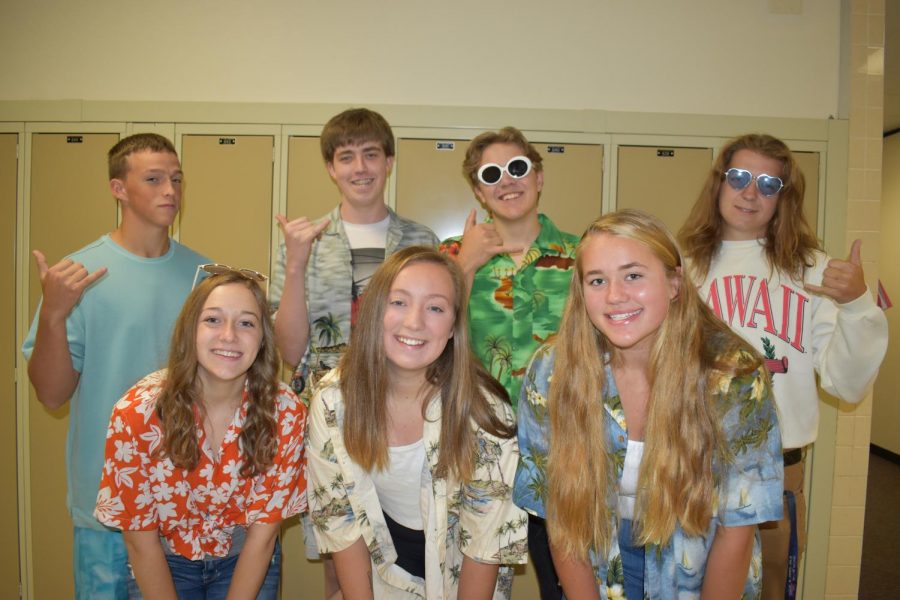 Gavin Stodden, Mitchell Mcmanus, Mikko Heinsao, Preston Heckmann, Saundra Stodden, Jada Krinke, and Lindsey Miest dress up for Beach Day.