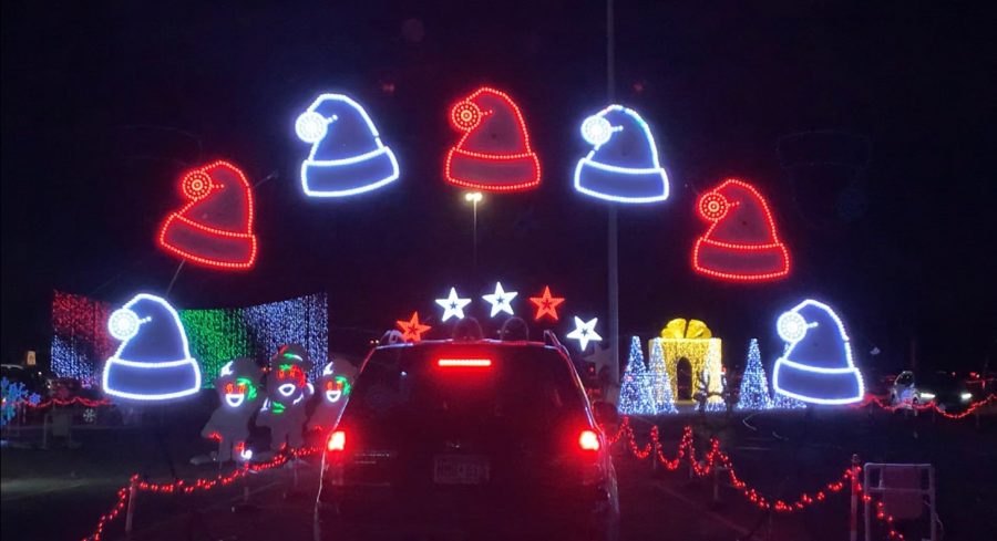 The+drive-thru+show+at+Valleyfair+supplied+a+plentiful+display+of+Christmas+themed+lights.