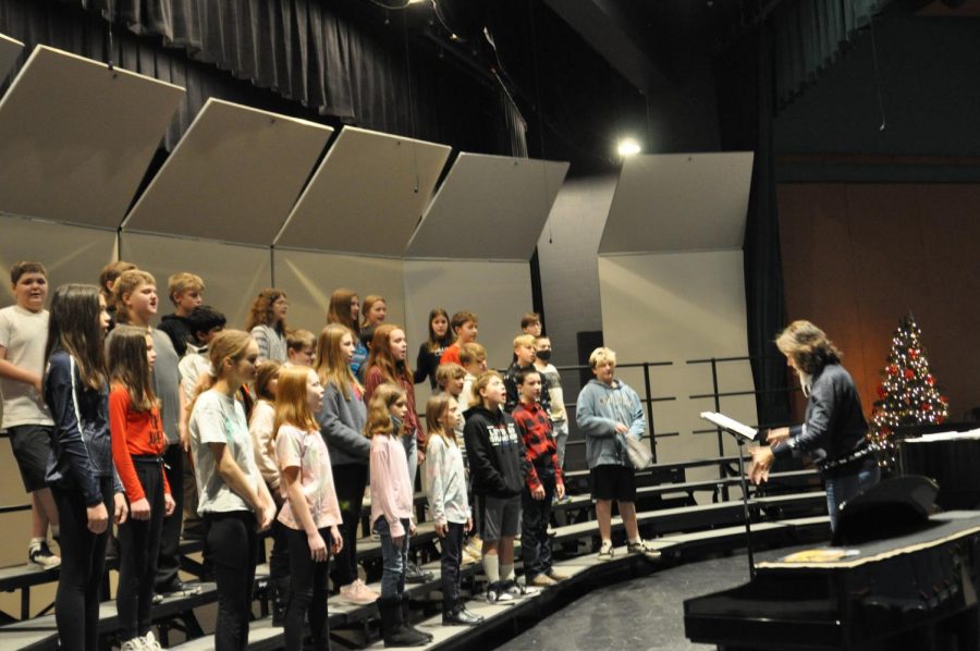 Director Sue Franke prepares the 6th grade choir for the upcoming holiday concert.