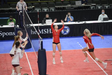 Jaci Winchell and Halle Hustad played together at the state tournament.