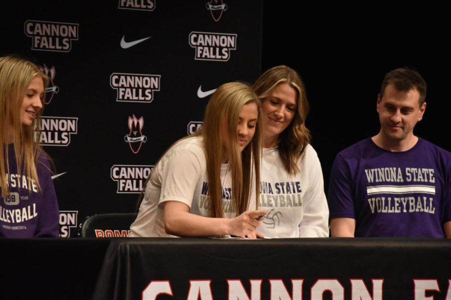 Senior Jaci Winchell signs on to play at Winona State. 