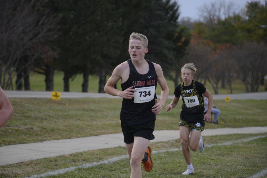 Isaac Anderson runs on his way to a personal best time