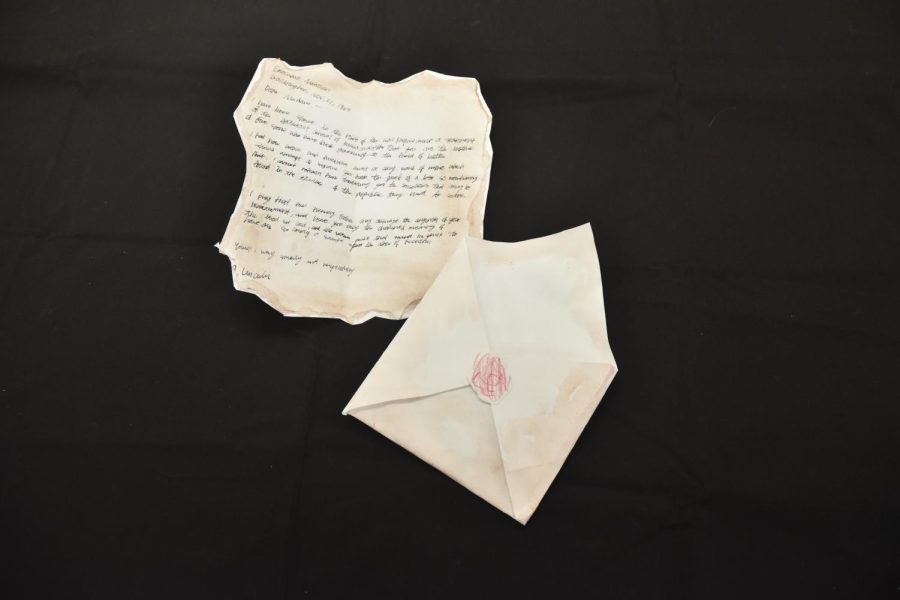 Minha Lu created a calligraphy drawing in the form of an old letter and envelope.
