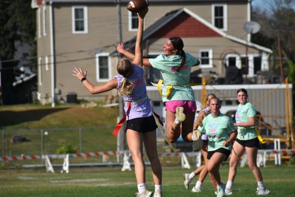 Powderpuff football opens HOCO week