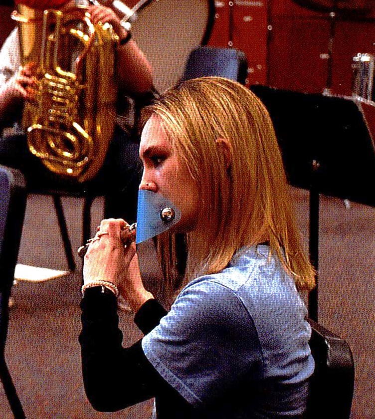 Flute player adapts to the use of a mask