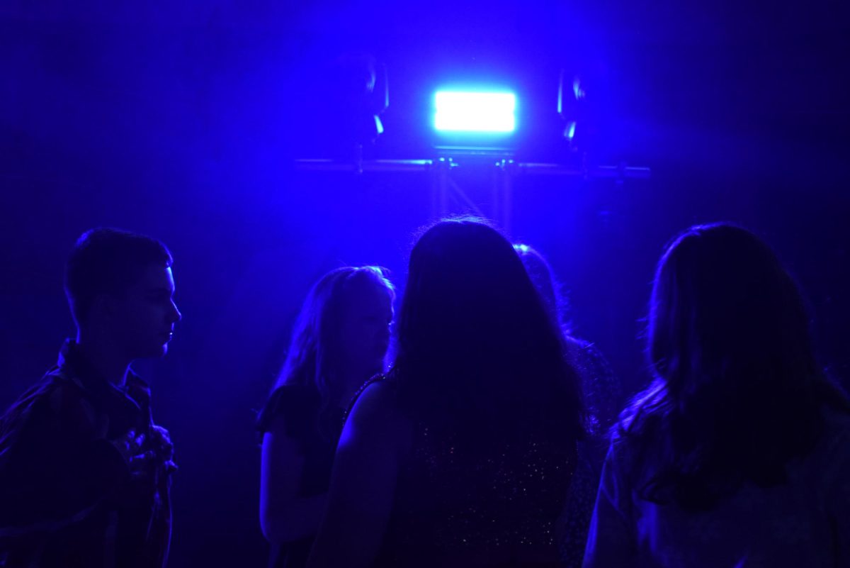 middle schoolers dancing in a group