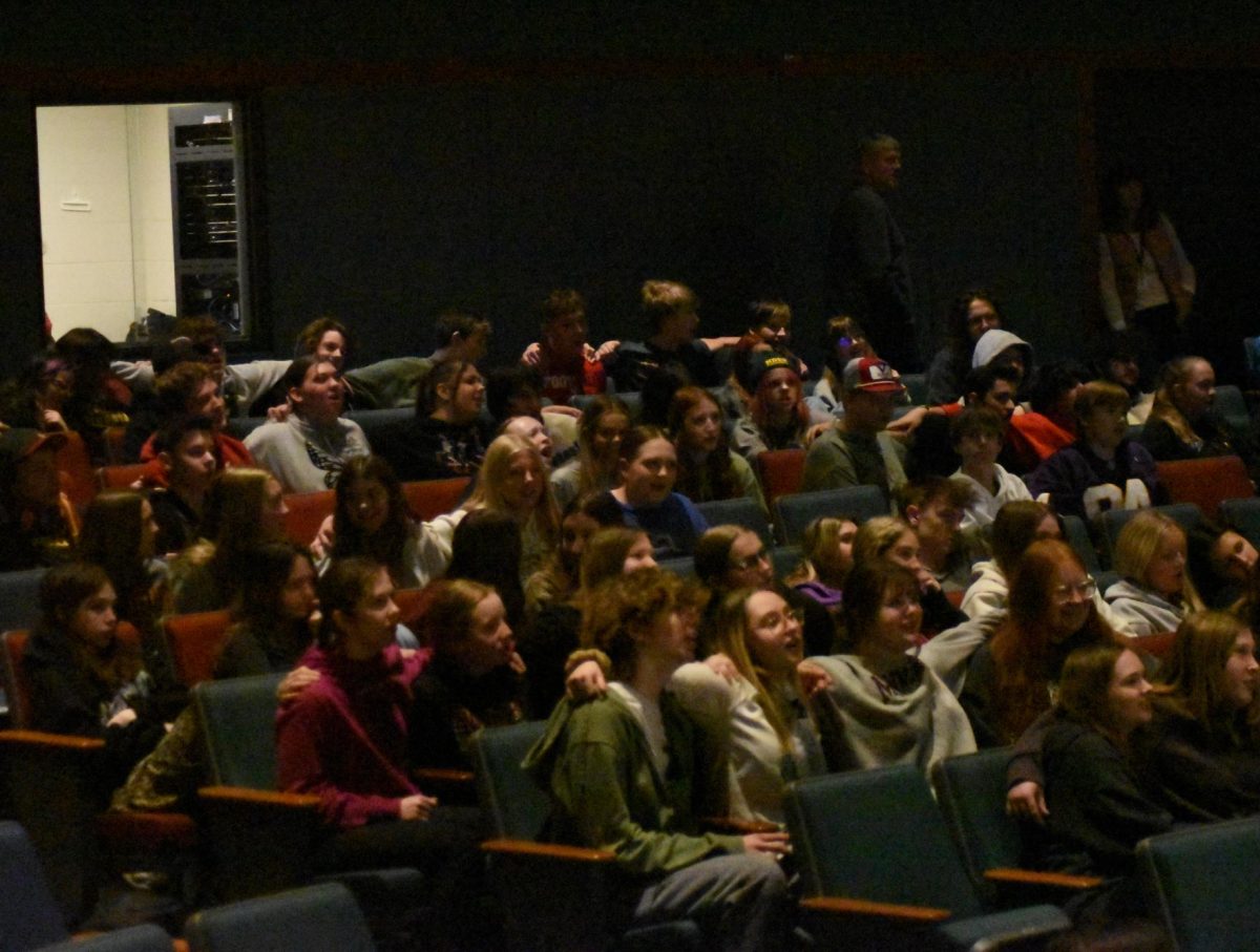 The audience sings as a group.
