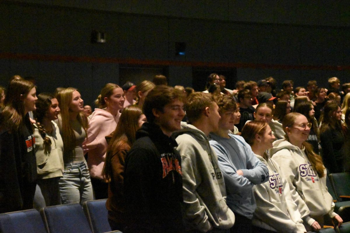 The auditorium stands during one of Beckman's multiple song routines.