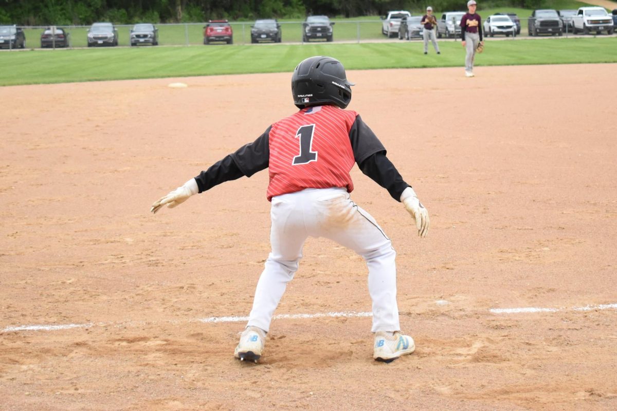 Kason Lindahl leads off of third