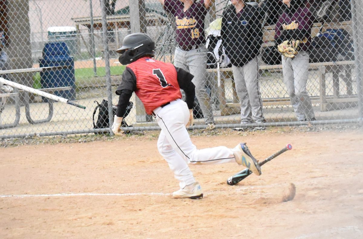 Kason Lindahl runs to first