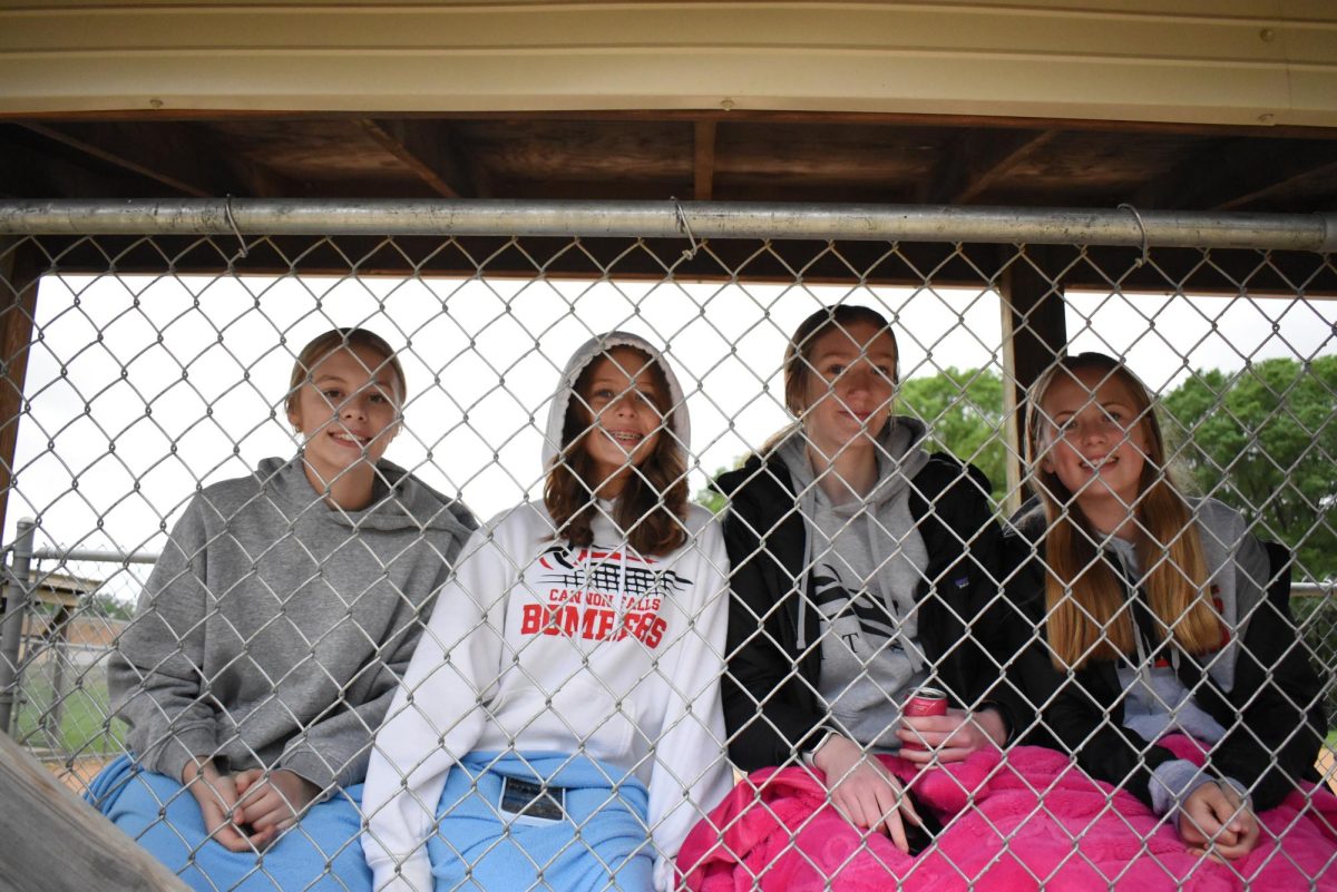 7th grade students (L-R Lizzie Tipton, Ruby Kyyra, Kaitlyn Kapp and Brekkyn Ayres) cheer on their classmates