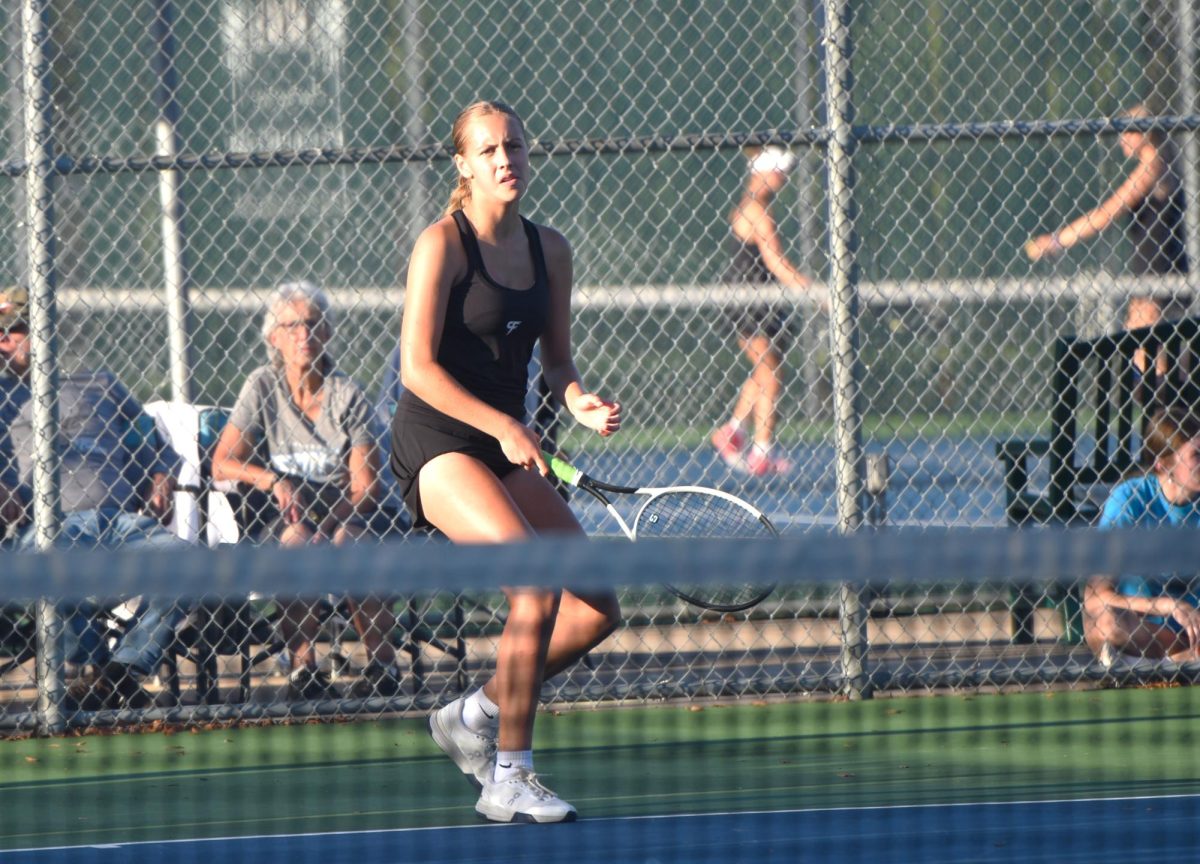 Livia Tennessen rally's with her opponent in a singles match.