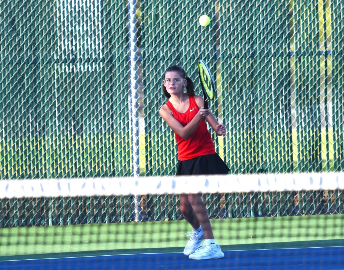 Kinley Sheller hits a strong forehand.