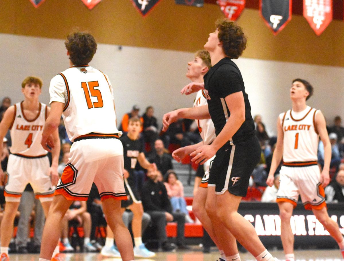 Tyler Meyers awaits a rebound opportunity.